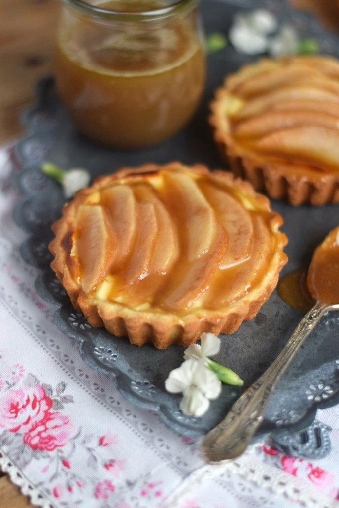 Karamellisierte Birnen Quark Tarte - Caramelized Pear Tart with ...