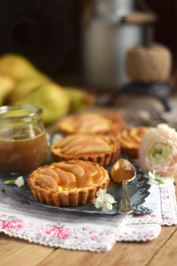 Karamellisierte Birnen Quark Tarte - Caramelized Pear Tart with ...