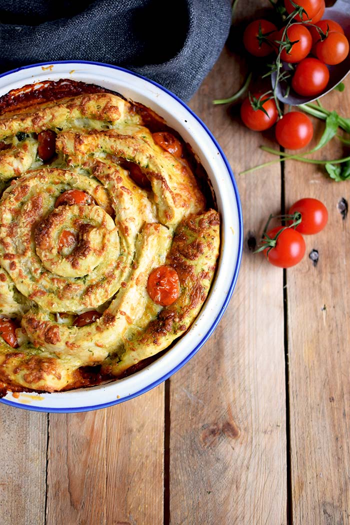 Pizza Pinwheel mit Tomaten und Mozzarella - Pizza Roll with Tomatoes and Mozzarella Cheese (22)