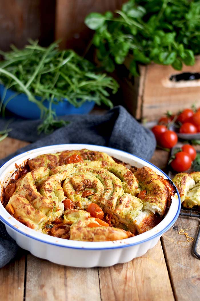 Pizza Pinwheel mit Tomaten und Mozzarella - Pizza Roll with Tomatoes and Mozzarella Cheese (5)