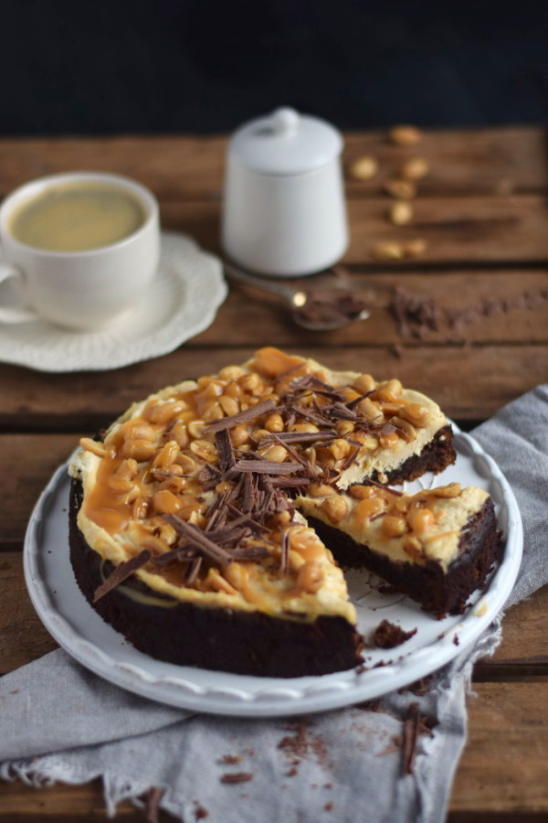 Schokokuchen (glutenfrei) mit Erdnusscreme und Karamell - Glutenfree ...