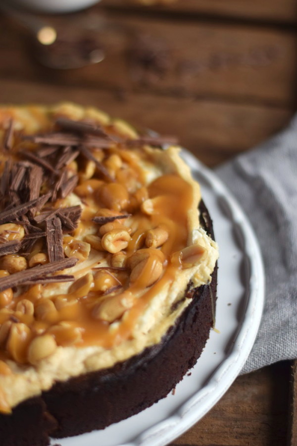 Schokokuchen (glutenfrei) mit Erdnusscreme und Karamell - Glutenfree ...
