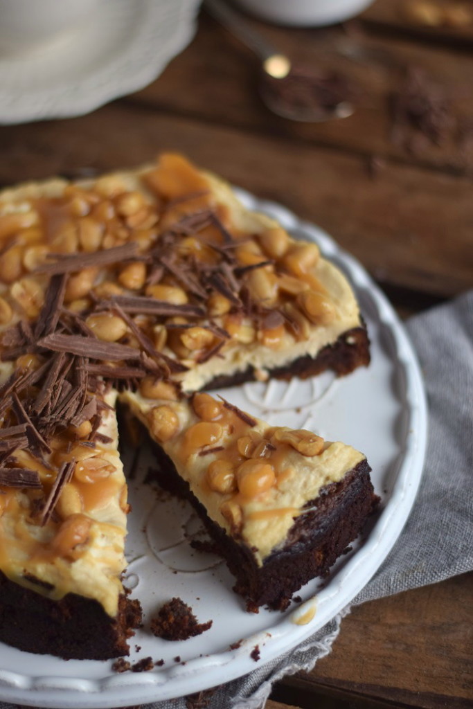 Schokokuchen (glutenfrei) mit Erdnusscreme und Karamell - Glutenfree ...
