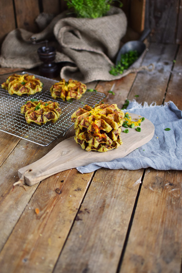 Flammkuchen-Kartoffel-Waffeln-mit-Käse-Füllung-_-Potato-Waffles-with ... Flammkuchen-Kartoffel-Waffeln-mit-Käse-Füllung-_-Potato-Waffles-with ...