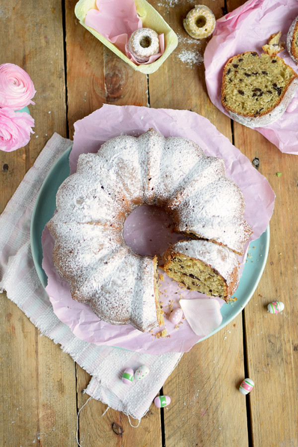 Vanille Stracciatella Gugelhupf mit Schokolade - Vanilla Bundt Cake ...