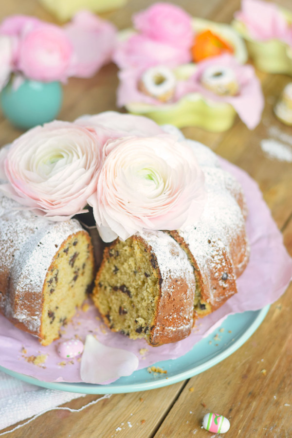 Vanille Stracciatella Gugelhupf mit Schokolade - Vanilla Bundt Cake ...