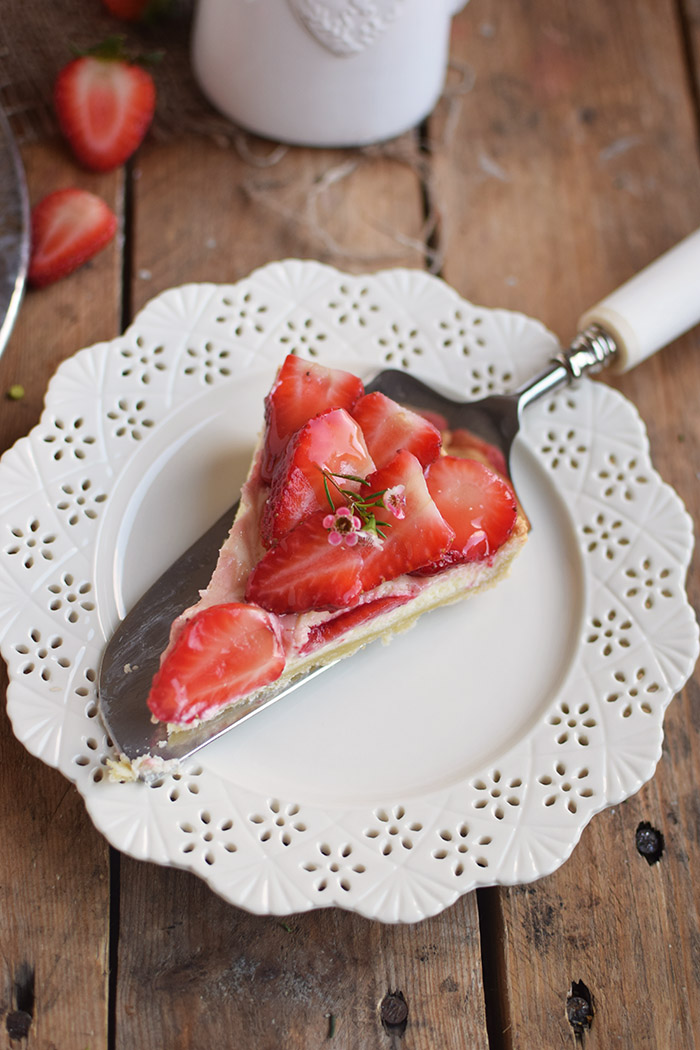 Erdbeertorte mit Cheesecake Swirl - Strawberry Cake with Cheesecake filling and strawberry Sauce (20)