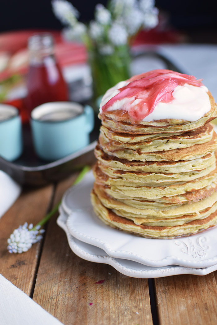 Pancake mit Rhabarber Sirup - Pancakes with rhubarb syrup (24)