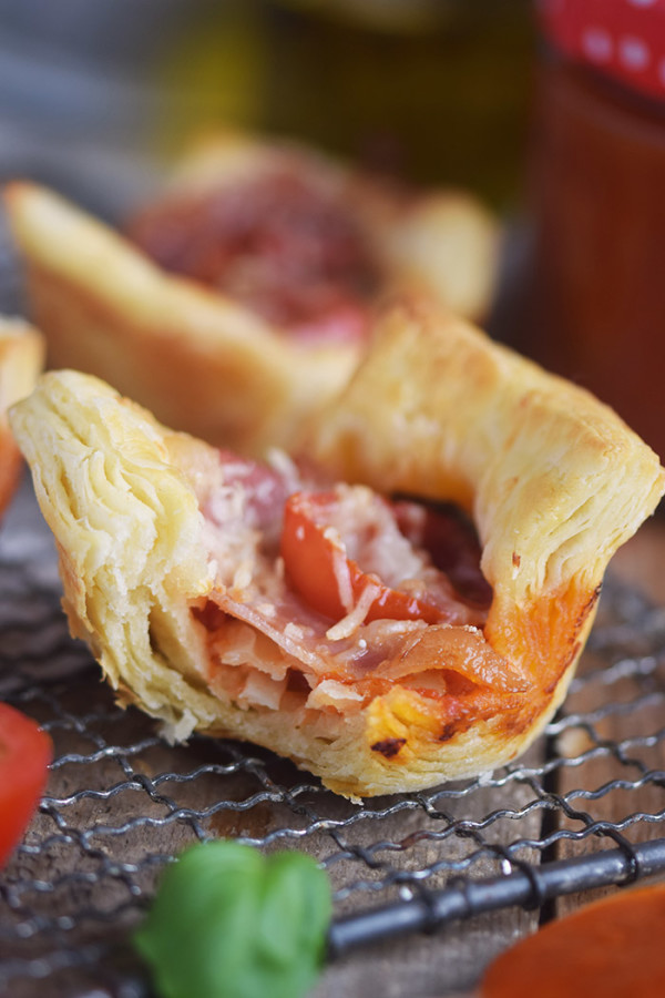 Pizza Blätterteig Muffin Cups - Pizza Puff Pastry Muffin Cups