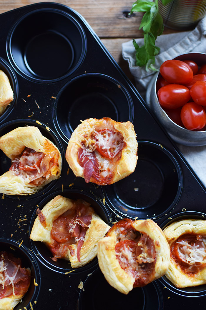 Blaetterteig Pizza Muffins - Puff Pastry Pizza Muffins Cups (24)