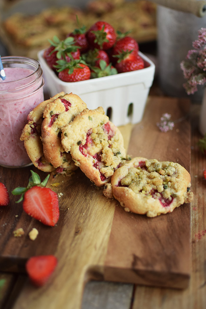 Erdbeer Crumble Muffin Cookies - Strawberry Crumble Muffin Cookies (22)