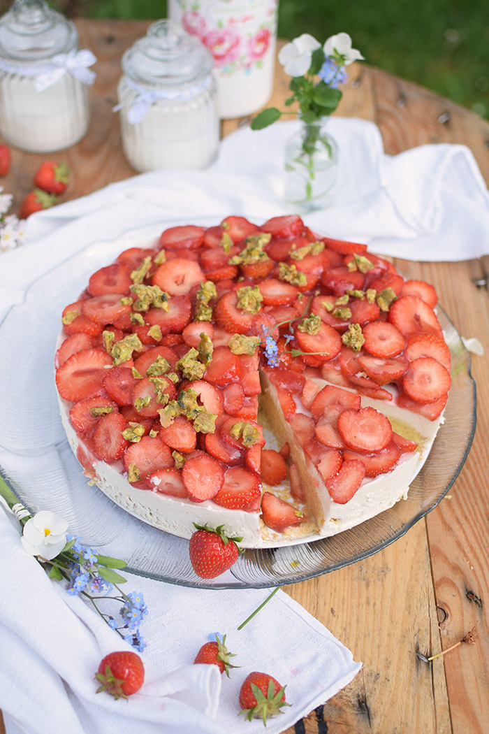Erdbeer Zitronen Buttermilch Torte - Strawberry Lemon Buttermilk Cake (18)