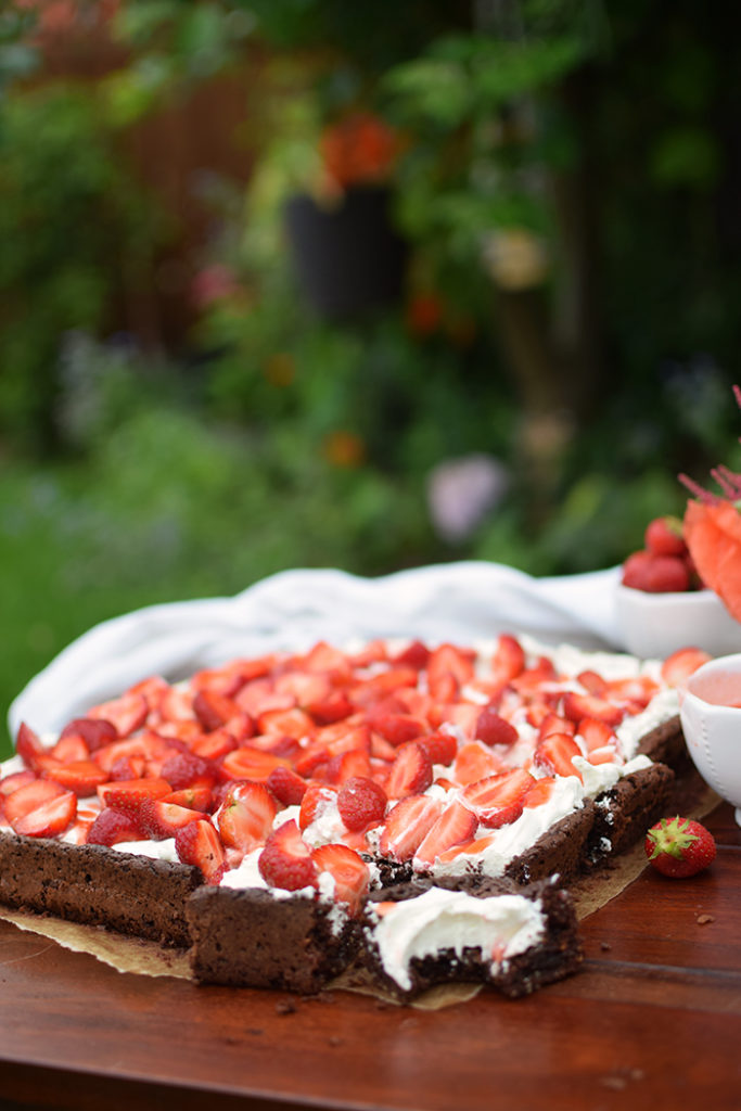 Brownies mit Erdbeeren - Brownies with cream cheese and strawberries