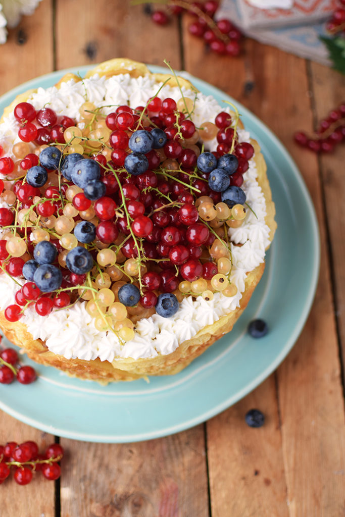 Quark-Waffeltorte mit Beeren - Waffle Cake with Berries Rezept