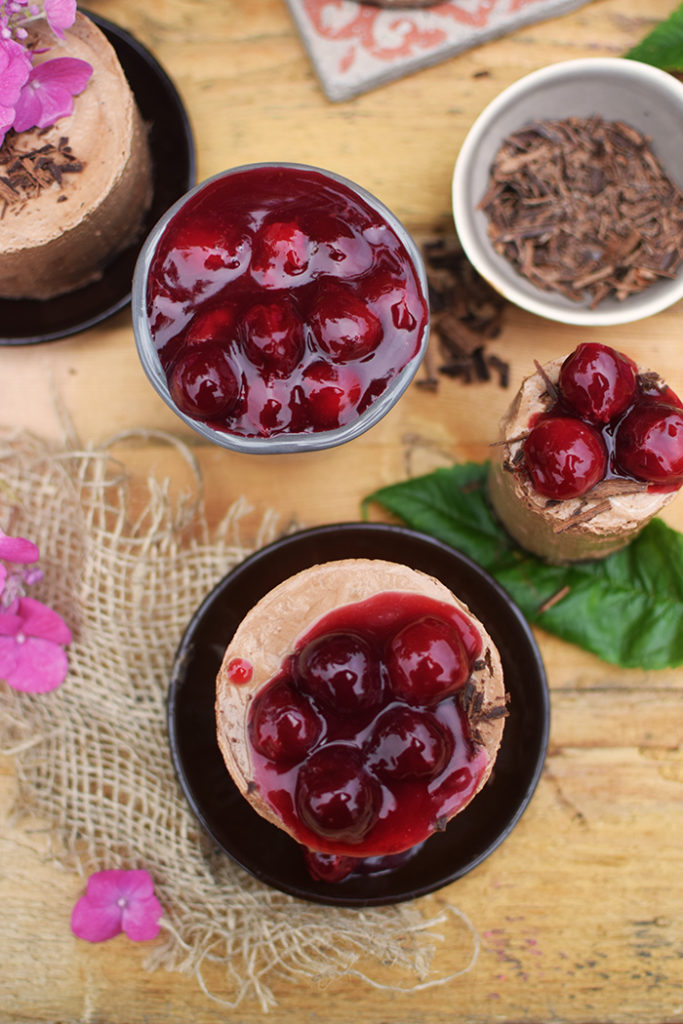 Geeiste Schoko Mousse mit Kirschen - Iced Chocolate Mousse with cherries