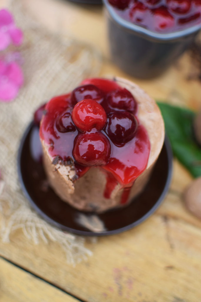Geeiste Schoko Mousse mit Kirschen - Iced Chocolate Mousse with cherries