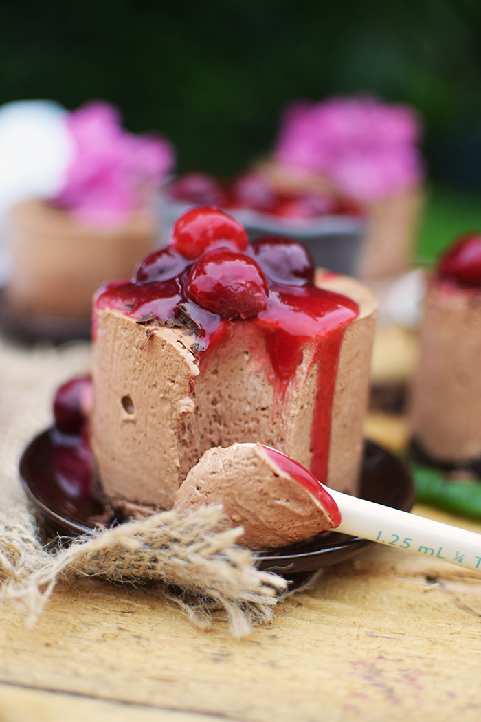 Geeiste Schoko Mousse mit Kirschen - Iced Chocolate Mousse with cherries (19)
