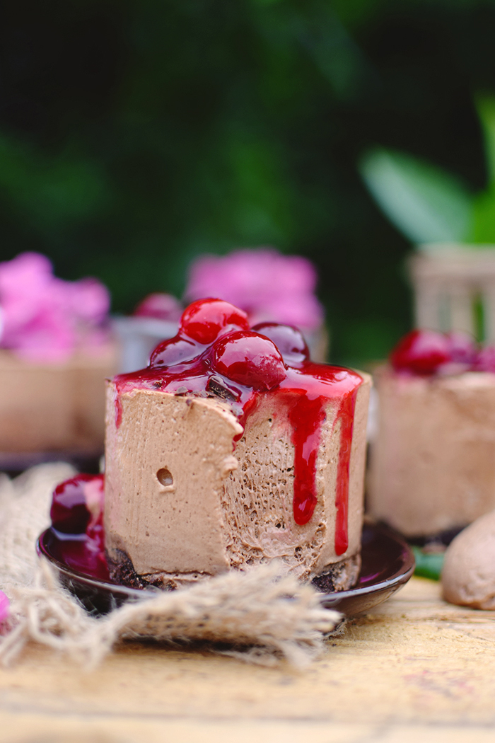 Geeiste Schoko Mousse mit Kirschen - Iced Chocolate Mousse with ...