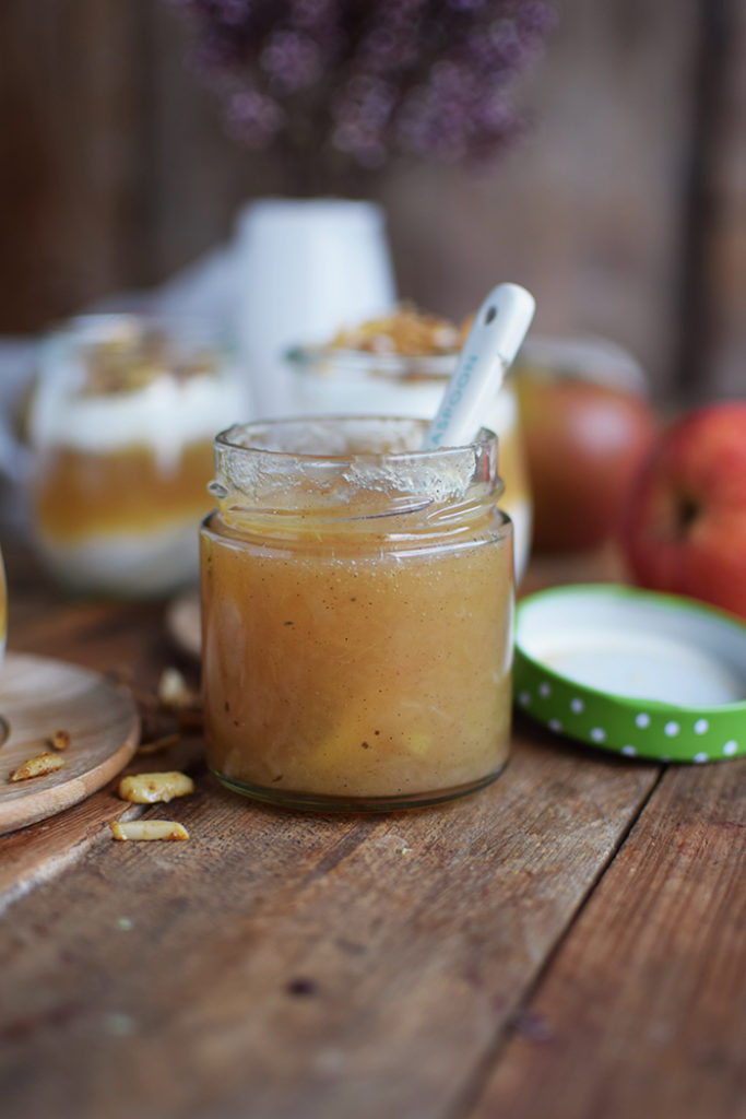 Apfelmus mit Zimtcreme und Karamell-Mandeln ⋆ Knusperstübchen