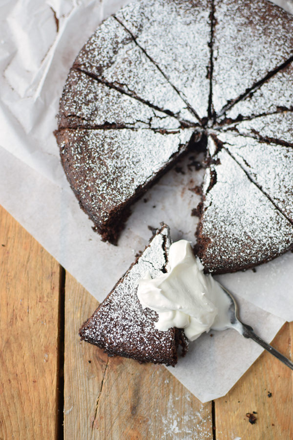 Saftiger Mandel-Schokokuchen glutenfrei - gooey almond chocolate cake ...