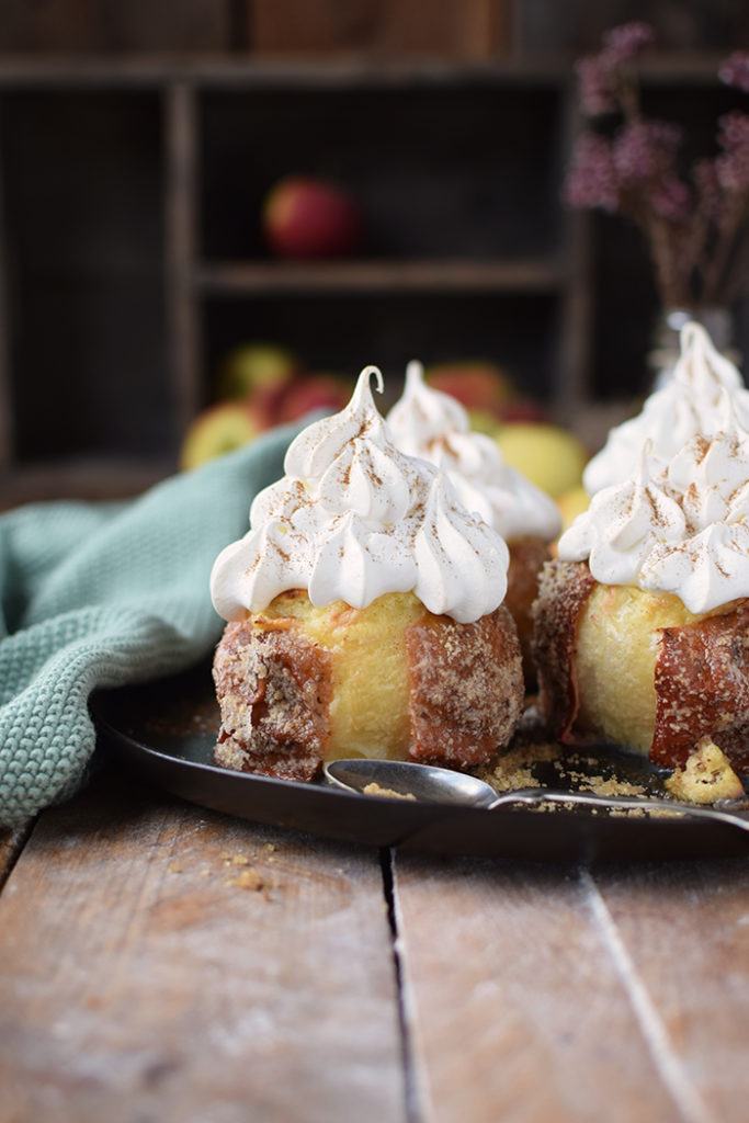 Bratapfel mit Quark, Mandeln und Meringue-Haube ⋆ Knusperstübchen