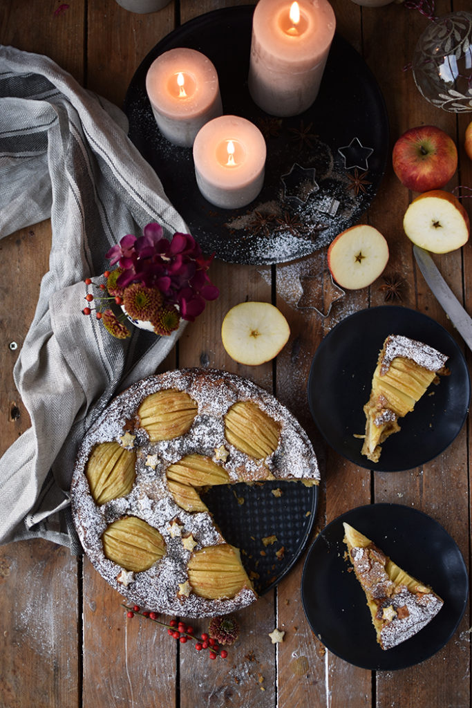 Bratapfelkuchen mit Mandeln und Zimt - Baked Apple Cake