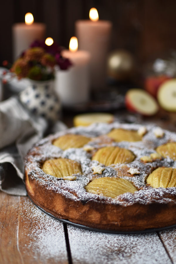 Bratapfelkuchen mit Mandeln und Zimt - Baked Apple Cake