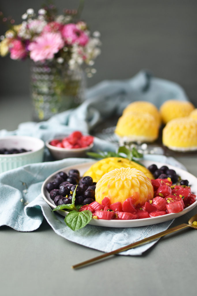 Mango-Kokos-Törtchen mit Ofenrhabarber: Kunstvoll inspiriert ⋆ ...