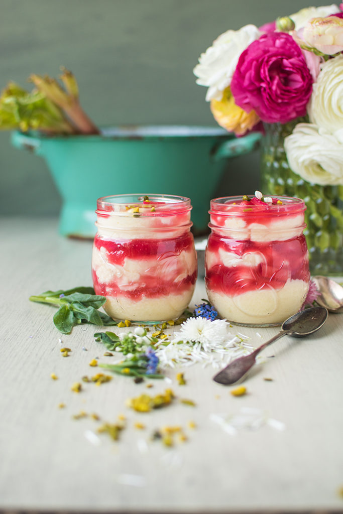 Grießpudding mit Frischkäse und Rhabarber-Kompott: EIn Stückchen ...