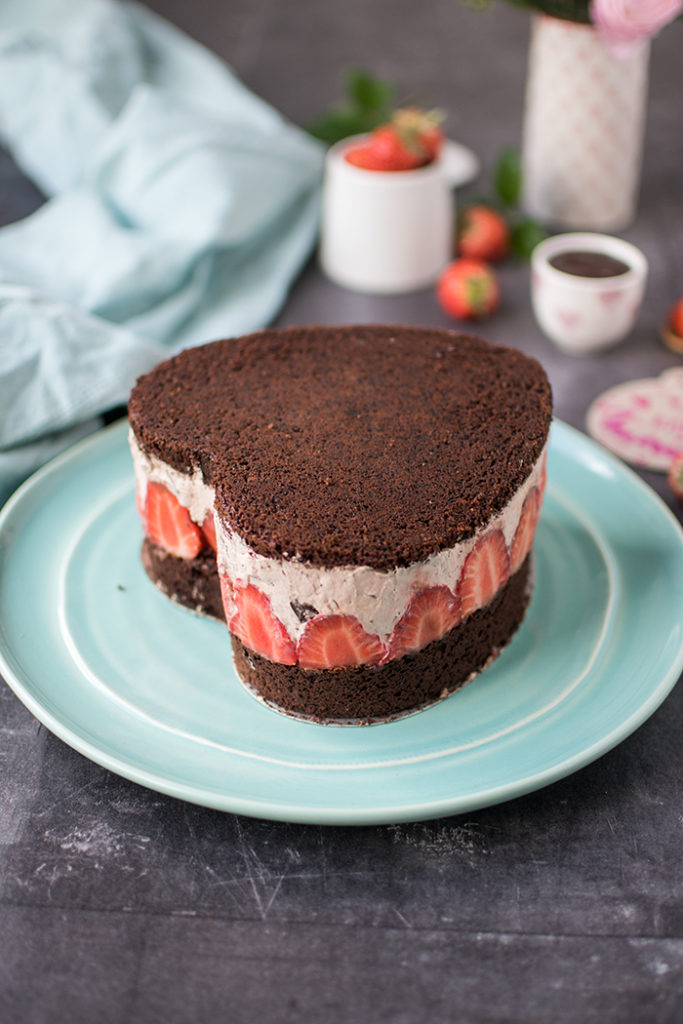 Erdbeer-Schoko-Herz-Torte: Muttertagsleckerei ⋆ Knusperstübchen Erdbeer-Schoko-Herz-Torte: Muttertagsleckerei ⋆ Knusperstübchen