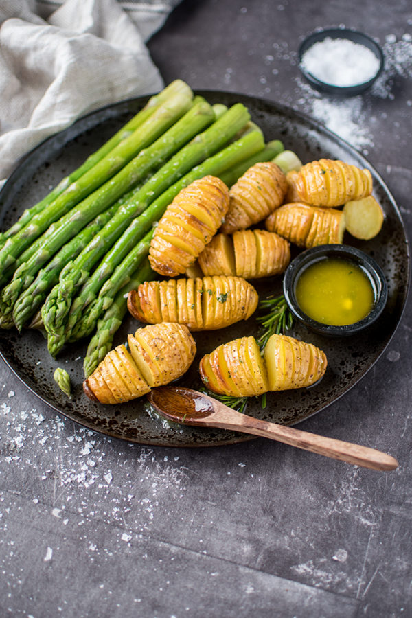 Hasselback-Kartoffeln und Ofen-Spargel oder auch einfacher geht&amp;#39;s ...