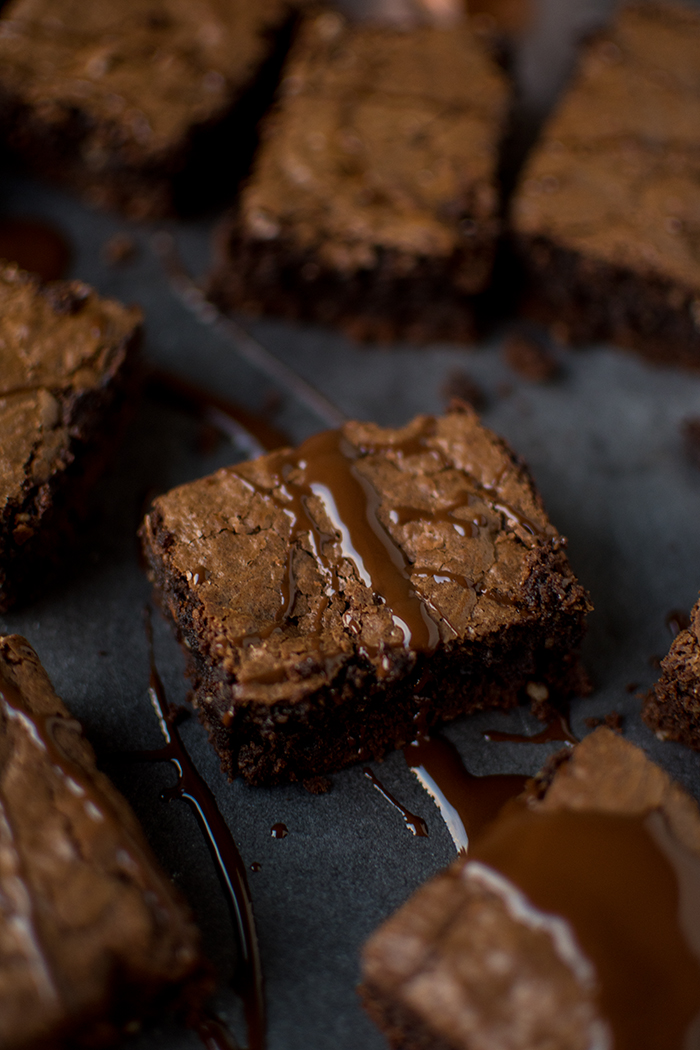Gooey And Fudgy American Walnut Brownie Recipe With Chocolate