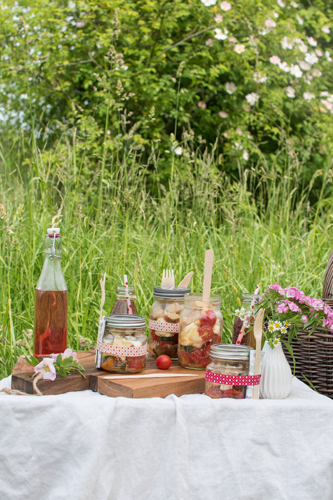 Brotsalat im Glas: ein Picknick im Grünen ⋆ Knusperstübchen
