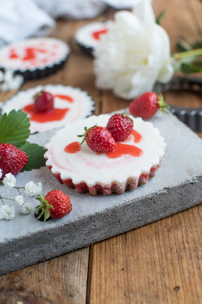 Erdbeer-Kokos-Panna-Cotta-Tarte: Ganz ohne backen ⋆ Knusperstübchen