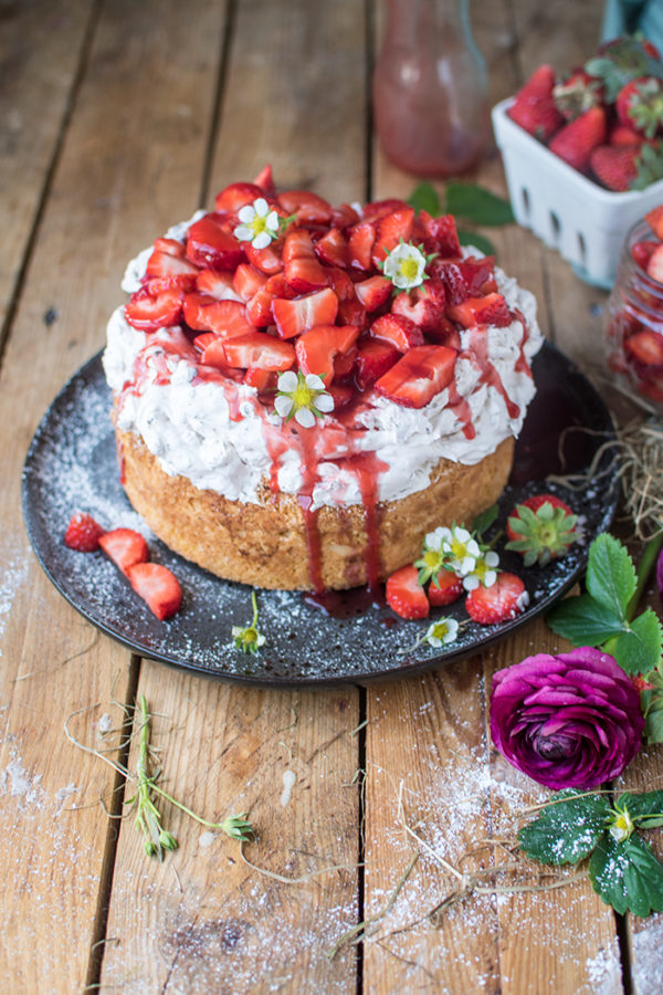 Erdbeer-Mandel-Torte: Auf geht&amp;#39;s in den Kuchenhimmel ⋆ Knusperstübchen