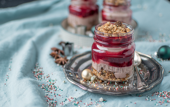 Winter-Trifle-Dessert mit Joghurt und Spekulatius