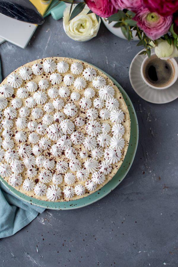 Eierlikör-Mousse-Torte mit buntem Kern: groß auftischen zum Osterfest ⋆ ...