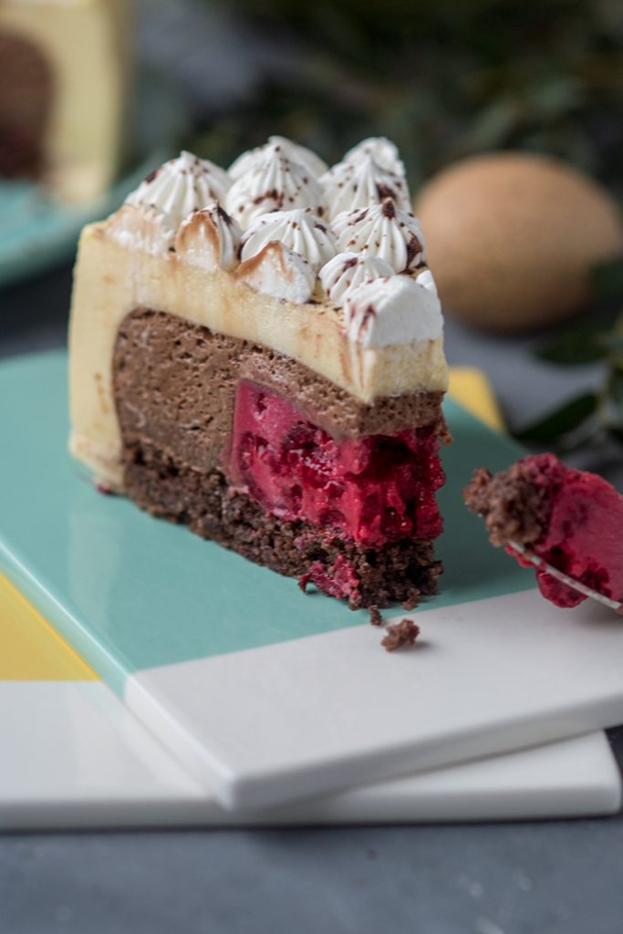 Eierlikör-Mousse-Torte mit buntem Kern: groß auftischen zum Osterfest ⋆ ...