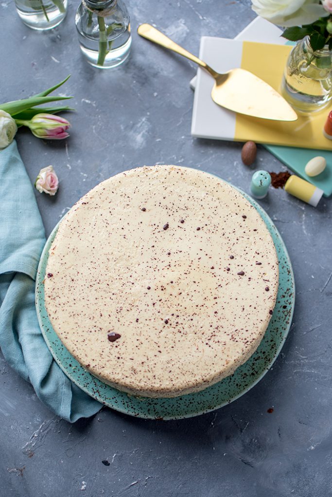 Eierlikör-Mousse-Torte mit buntem Kern: groß auftischen zum Osterfest ⋆ ...