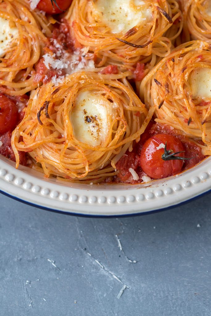 Spaghetti-Nester Tomate-Mozzarella ⋆ Knusperstübchen