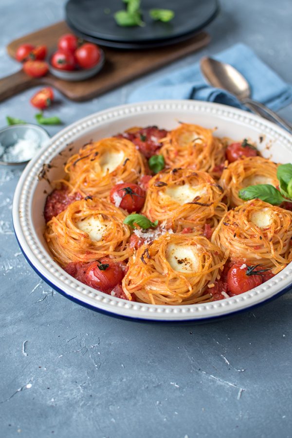 Spaghetti-Nester Tomate-Mozzarella ⋆ Knusperstübchen