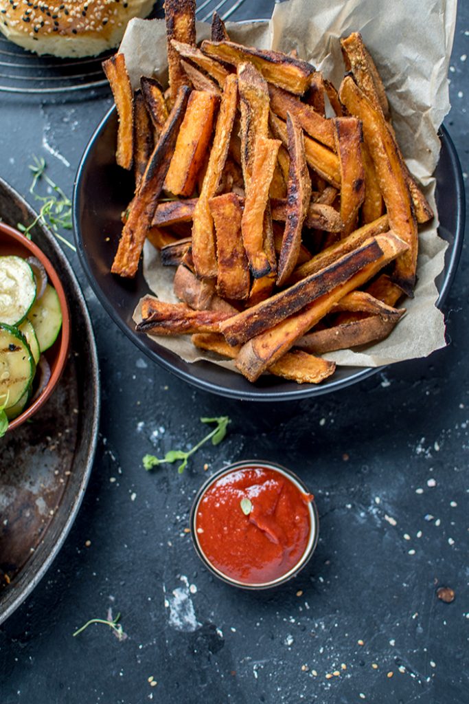 Süßkartoffel-Pommes aus dem Ofen &amp; mediterrane Burger: Snacken können ...