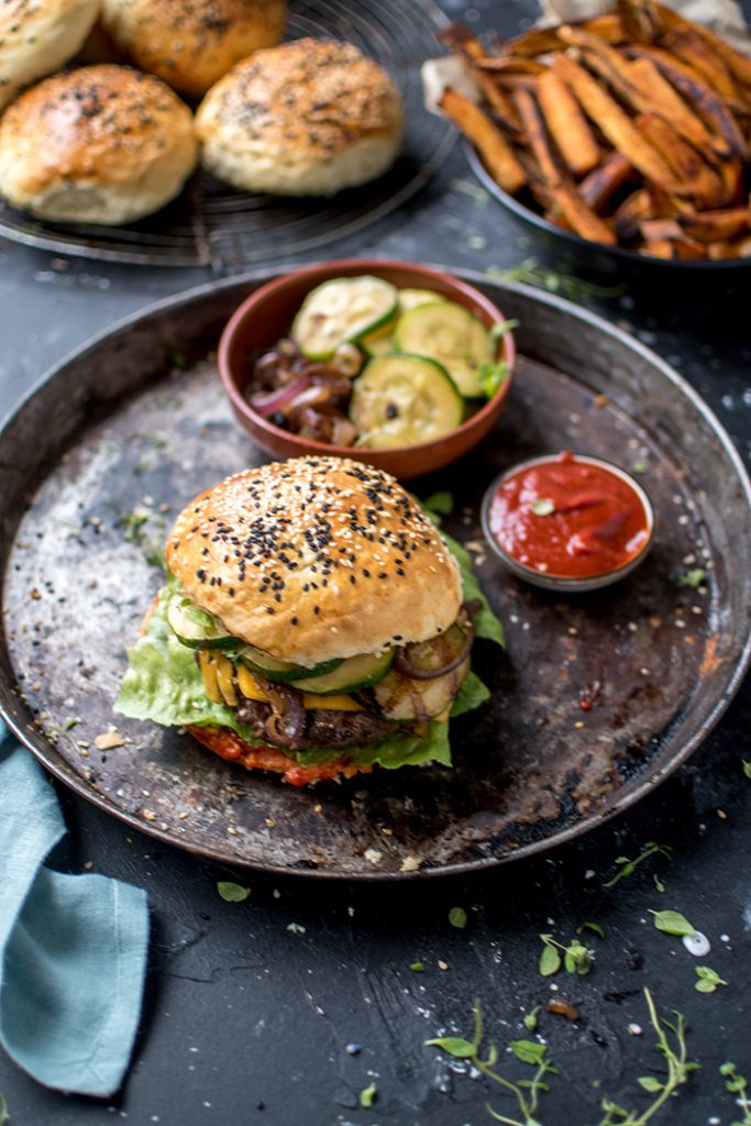 Süßkartoffel-Pommes aus dem Ofen &amp; mediterrane Burger: Snacken können ...