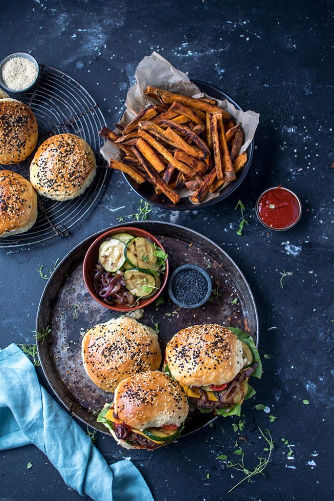 Süßkartoffel-Pommes aus dem Ofen &amp; mediterrane Burger: Snacken können ...
