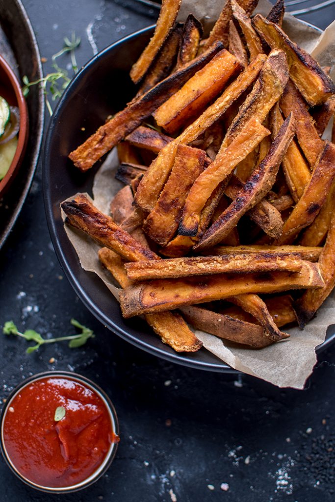 Süßkartoffel-Pommes aus dem Ofen &amp; mediterrane Burger: Snacken können ...