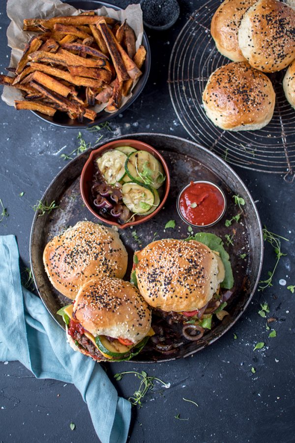 Süßkartoffel-Pommes aus dem Ofen &amp; mediterrane Burger: Snacken können ...