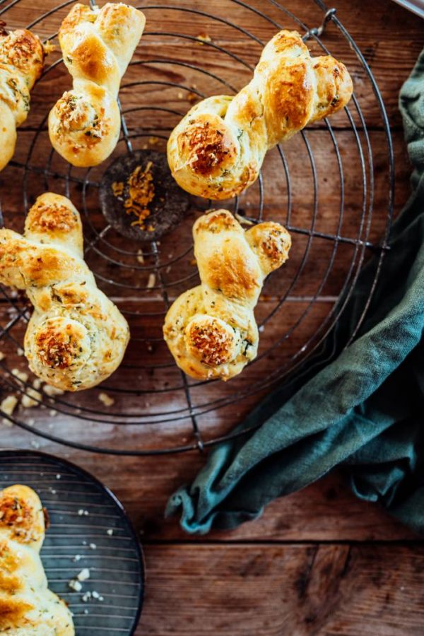 Joghurtbrötchen ohne Hefe: Herzhaft mit Bärlauch und Parmesan ...