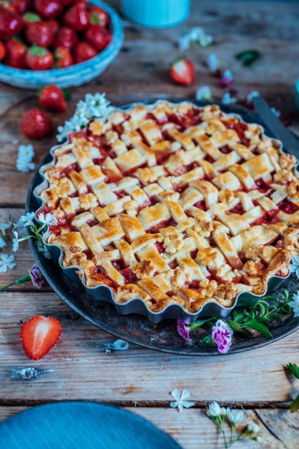 Erdbeer-Rhabarber-Pie: ein kleines Frühlingskörbchen zum Naschen ⋆ ... Erdbeer-Rhabarber-Pie: ein kleines Frühlingskörbchen zum Naschen ⋆ ...