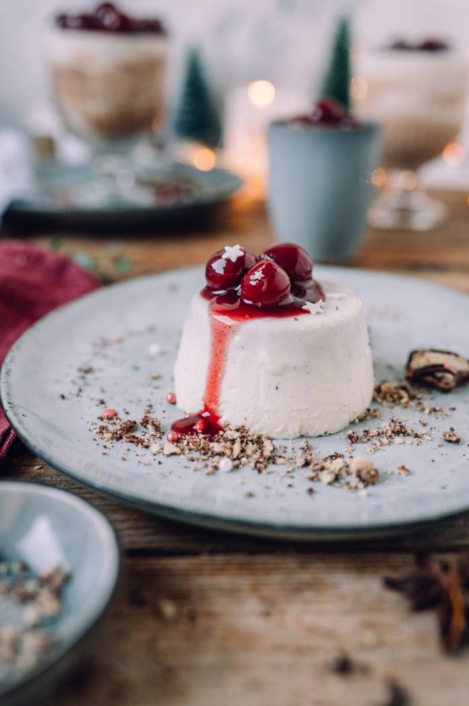 Marmor-Mascarpone-Panna-Cotta mit Punschkirschen ⋆ Knusperstübchen