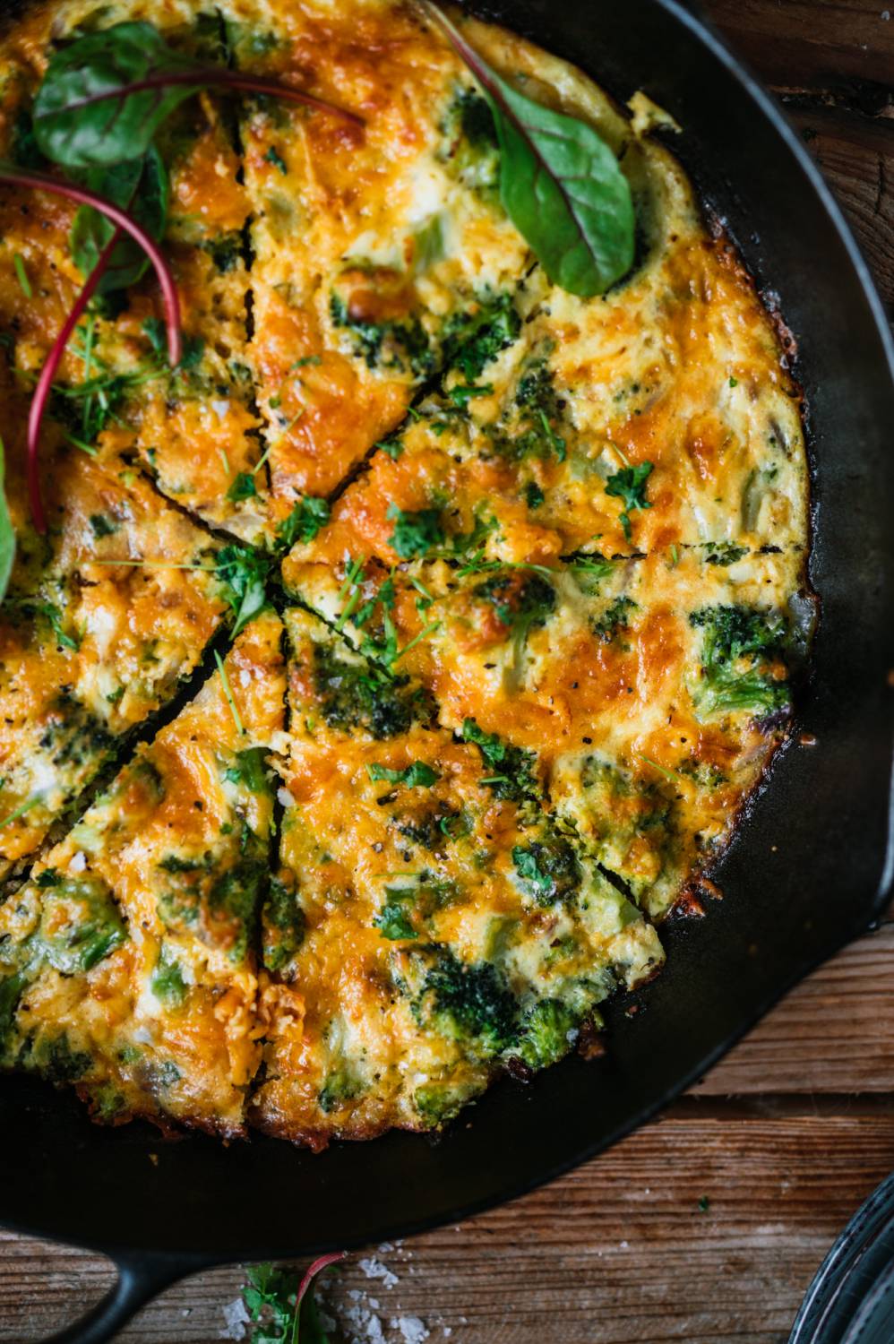 Omelette aus dem Ofen mit Brokkoli und Cheddar oder auch Frittata: Eine ...